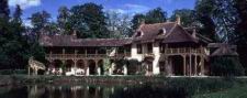 01-Absolute_Versailles_Le-Petit-Hameau.jpg